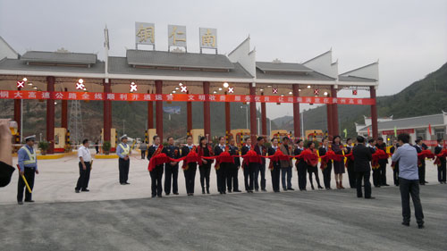 貴州波形梁鋼護欄板 貴州波形梁鋼護欄板